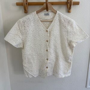 White lace eyelet  button up short sleeve top with gold buttons size L romantic